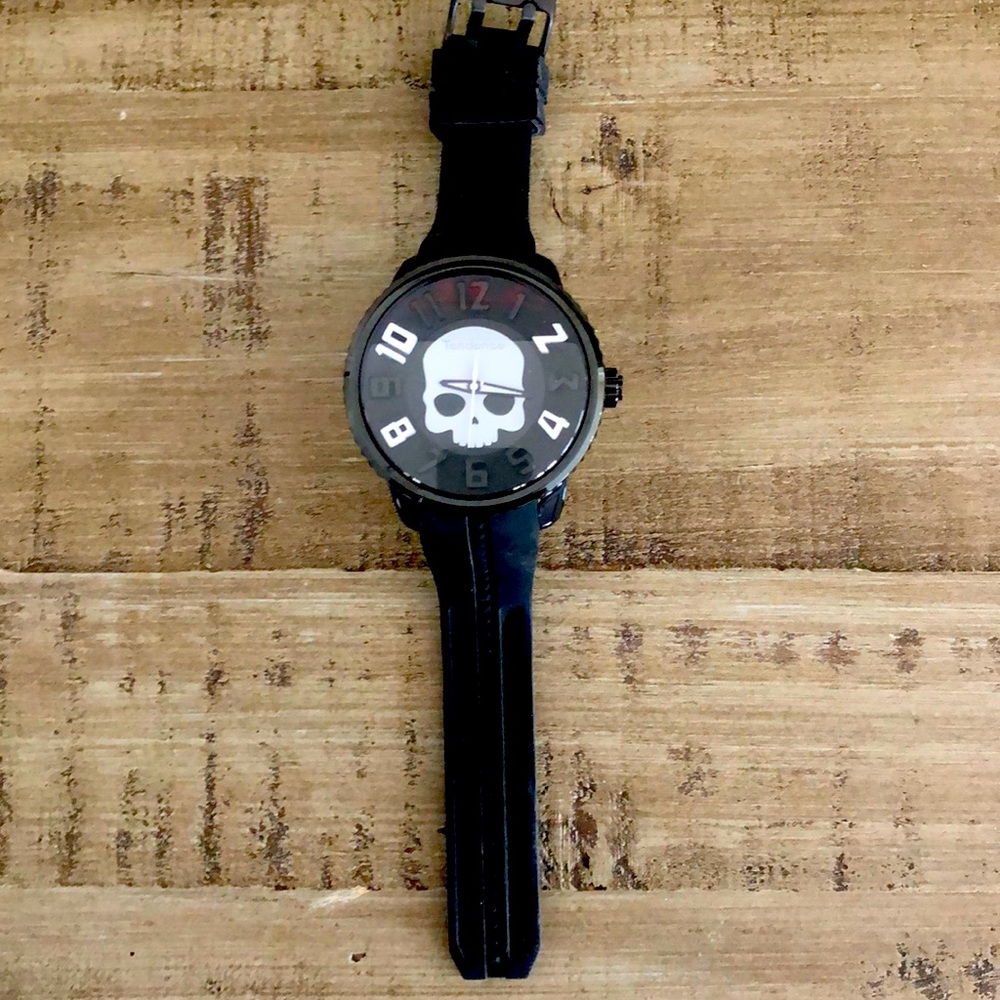 Men’s skull black watch